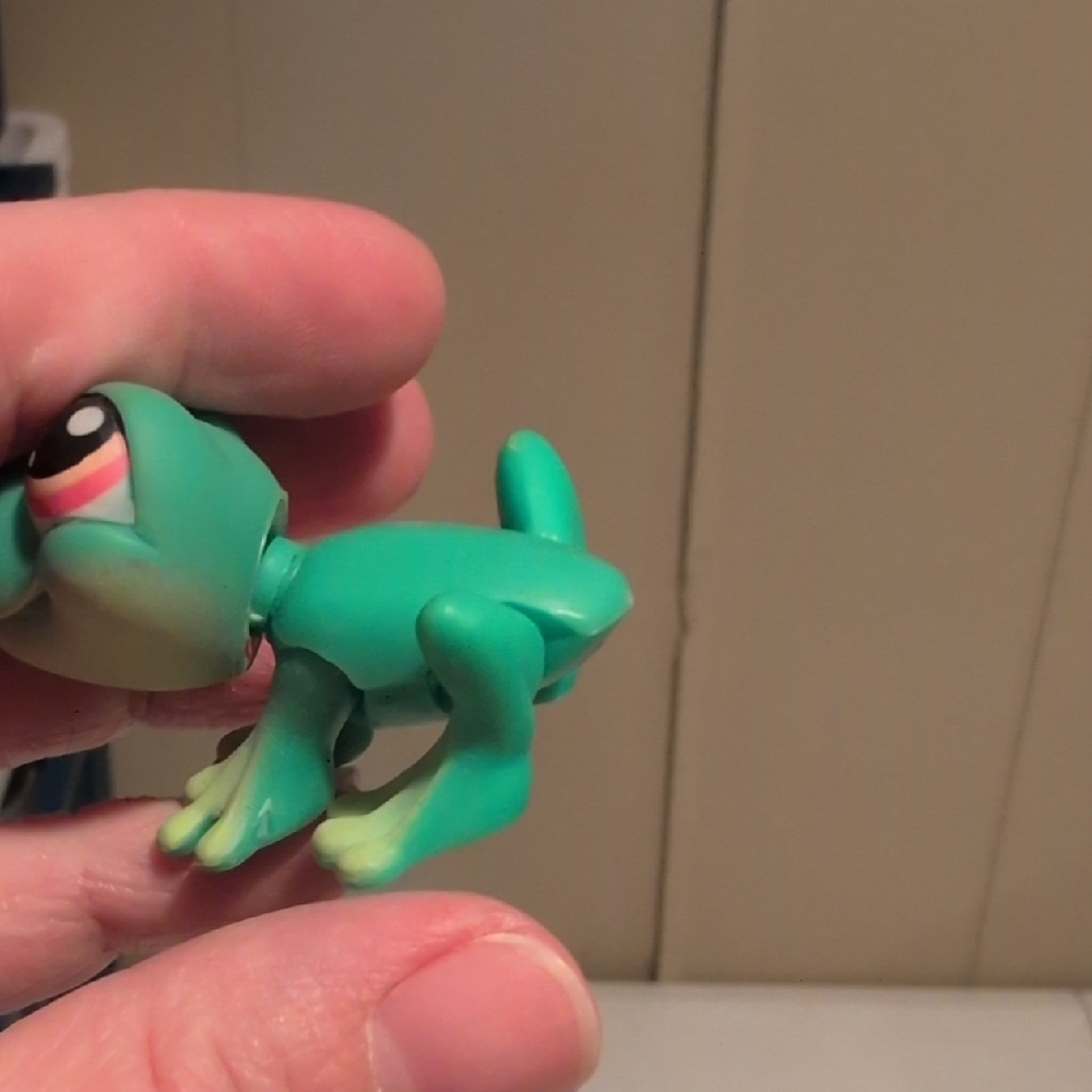 Green and Blue Reptile Figurine Set - Picture 10 of 13